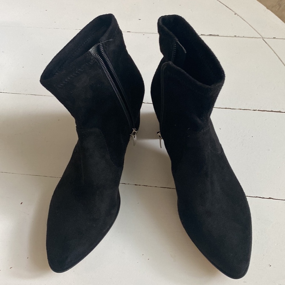 NWOT, Marc Fisher, Black Suede Ankle Boots, size: 6.5, Heel height: 2 in… - Picture 5 of 5